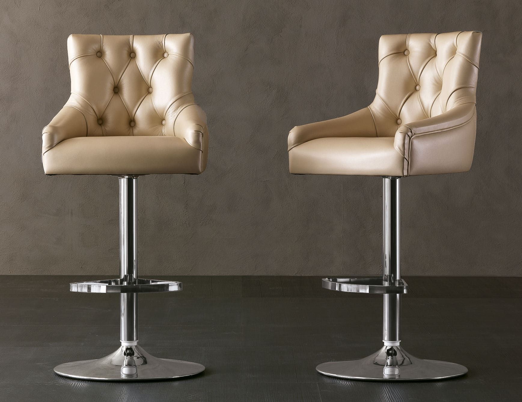 Itaca modern luxury stool with cream leather