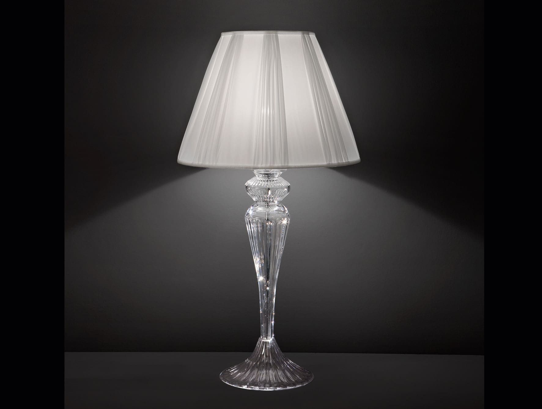8111 modern Italian table lamp with clear glass