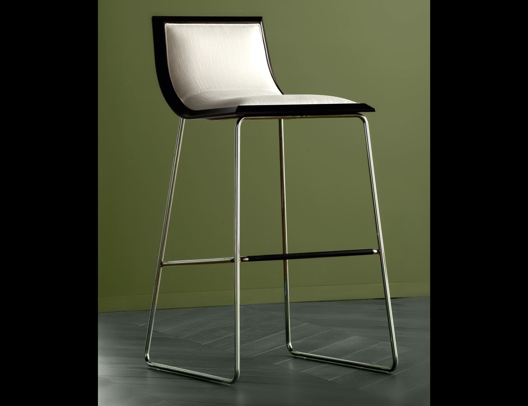 Aria modern Italian stool with white fabric