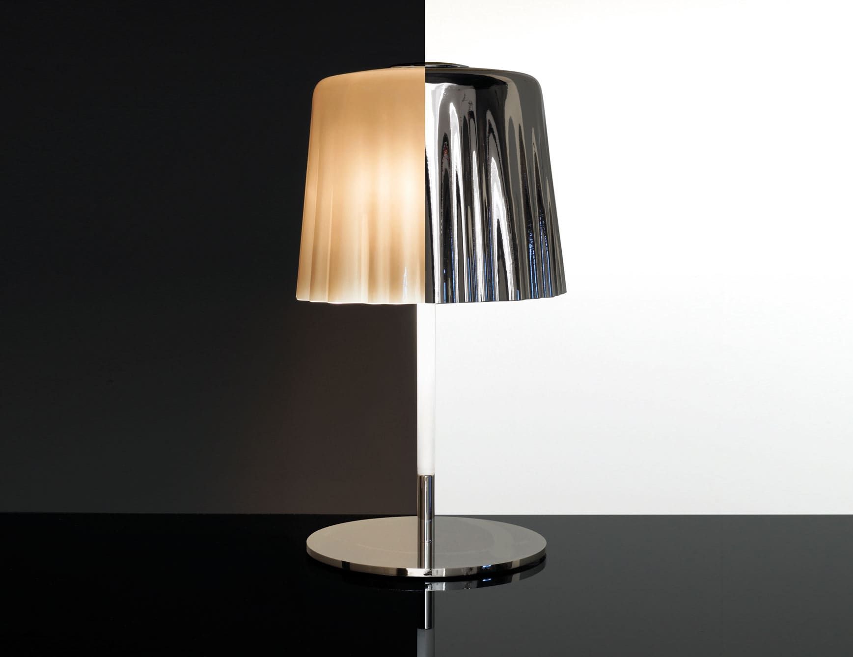Cloth modern luxury table lamp with beige glass
