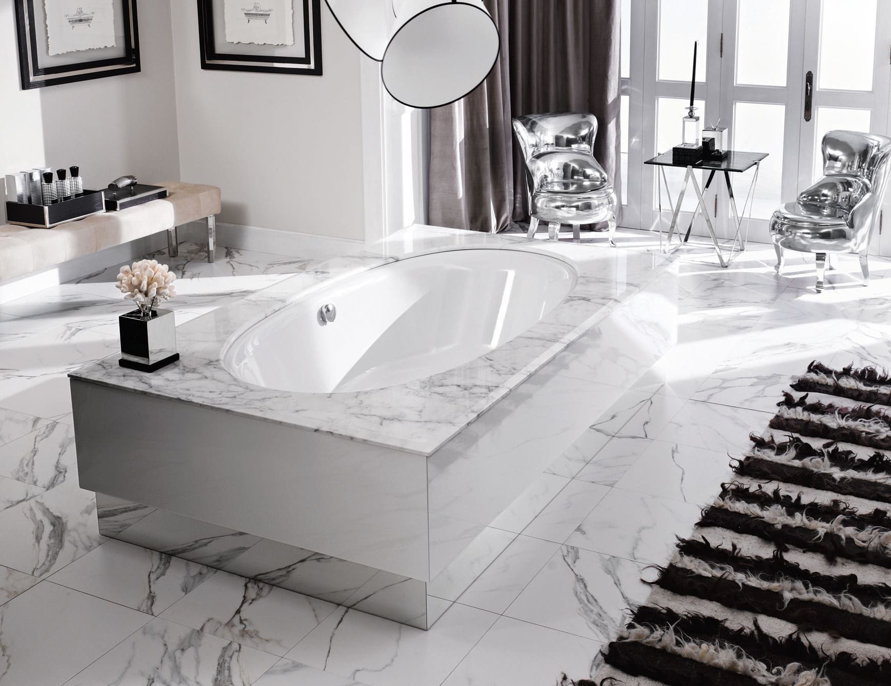 Four Seasons modern Italian bathtub with white Bianco Arebascato marble