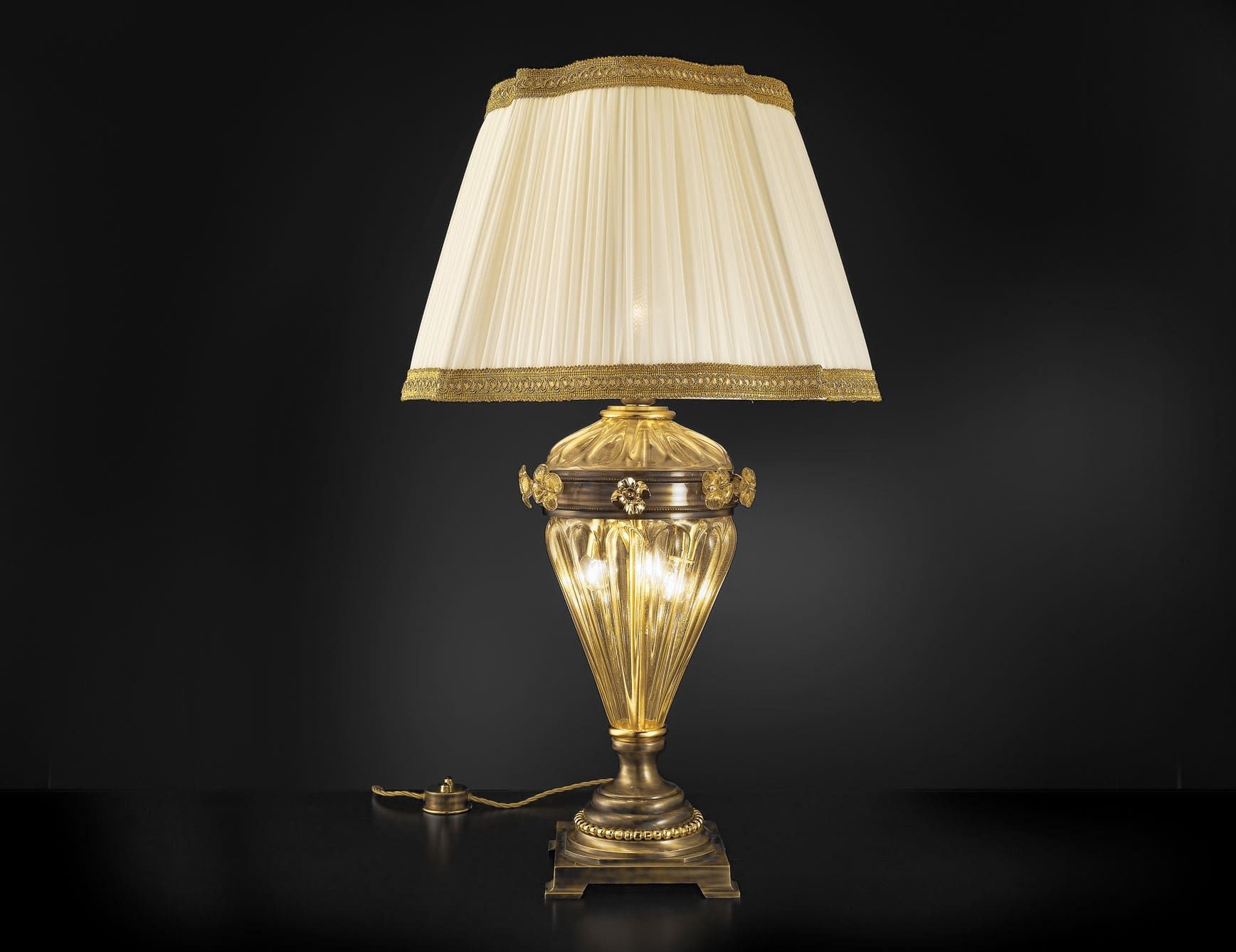 Impero modern luxury table lamp with gold murano glass