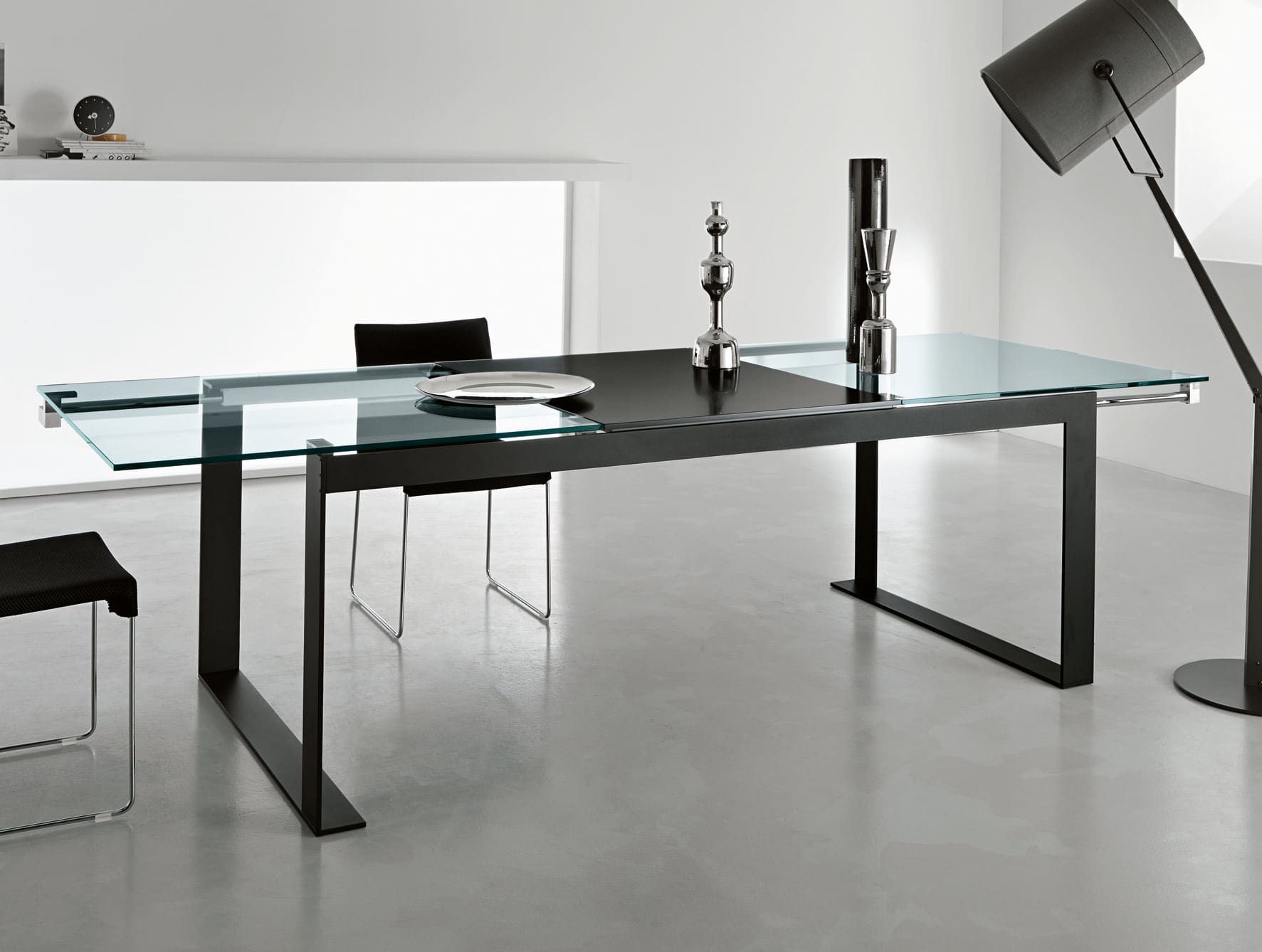 Miles XT contemporary Italian table with clear glass