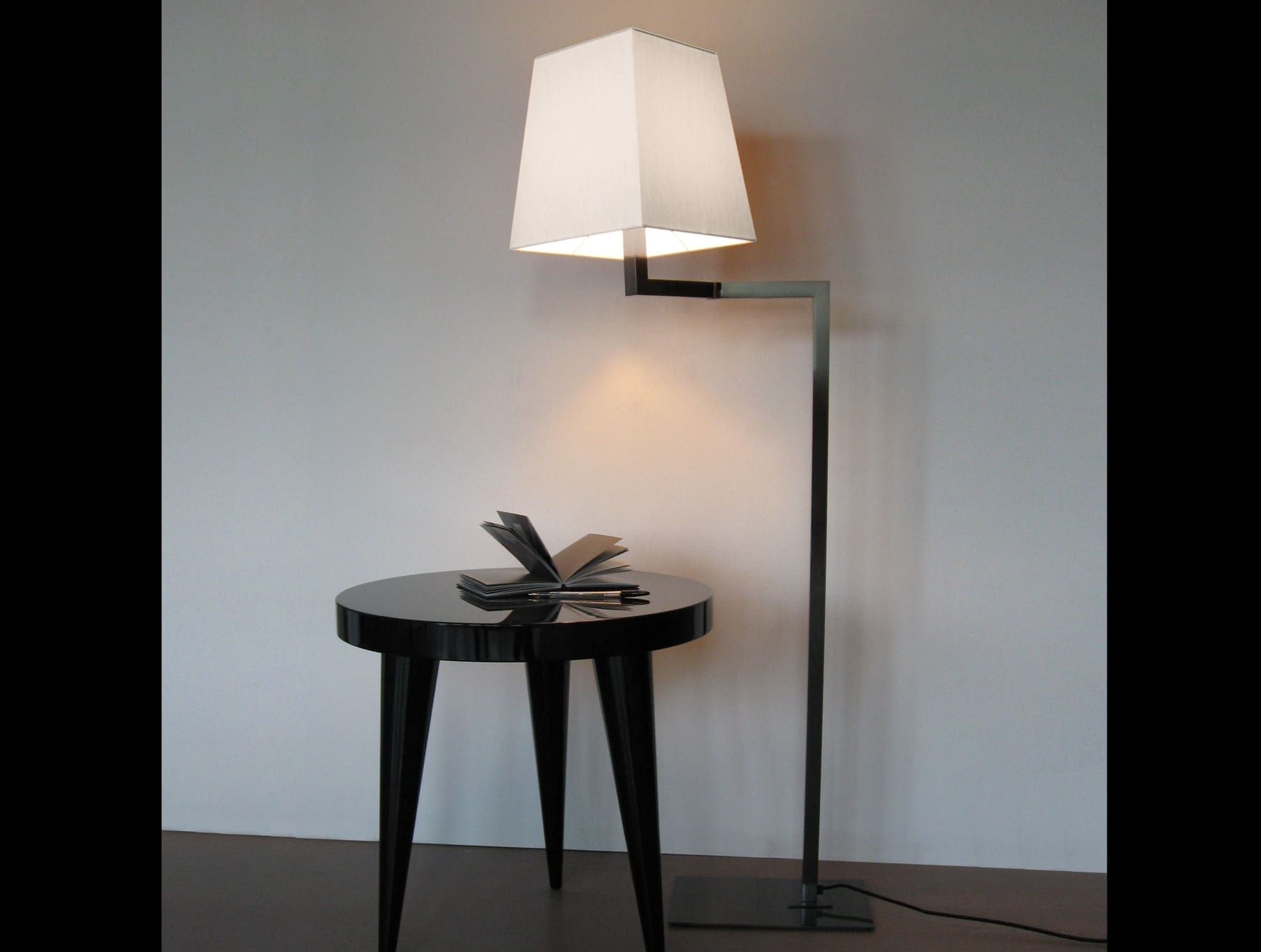 Quadra contemporary Italian floor lamp with black metal