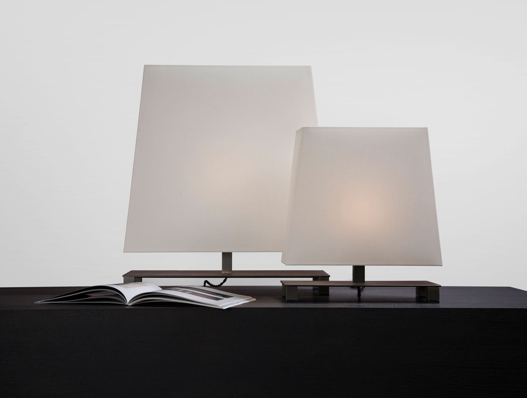 Rettangola contemporary Italian table lamp with white fabric