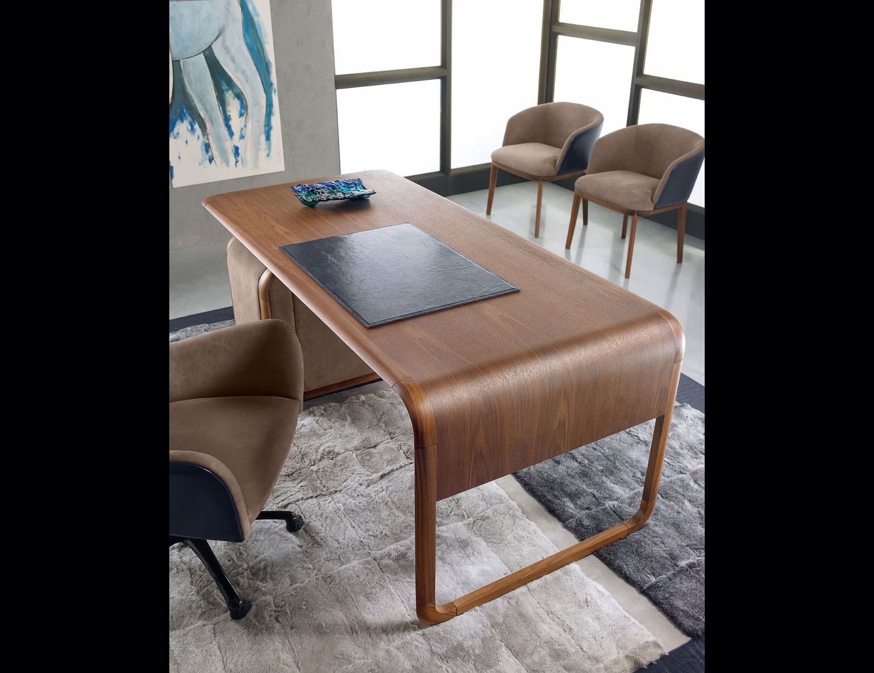 Woody modern Italian desk with brown Walnut wood