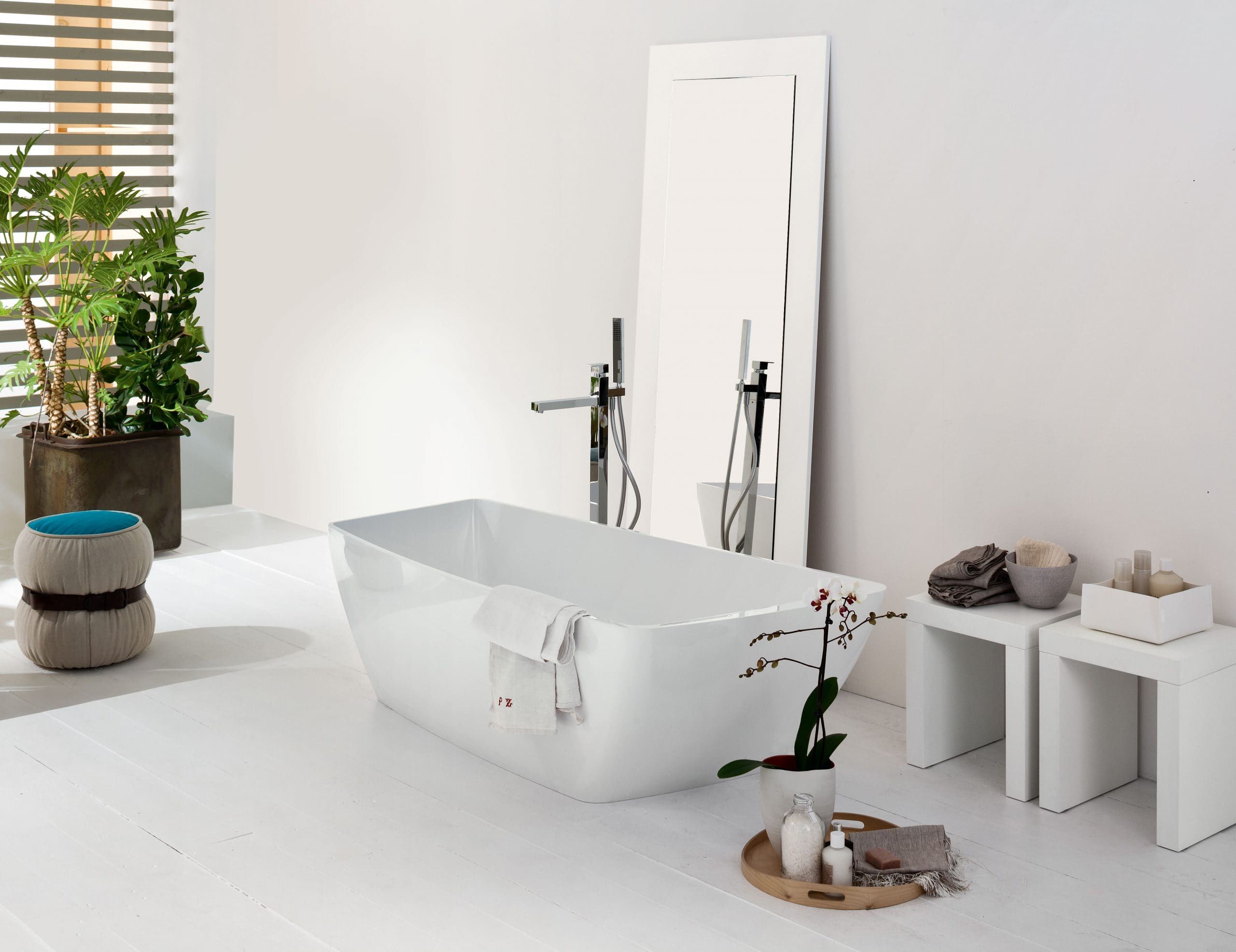 Yole modern luxury bathtub with white resin
